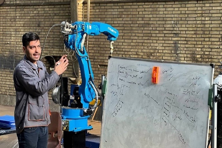 آموزش ربات صنعتی